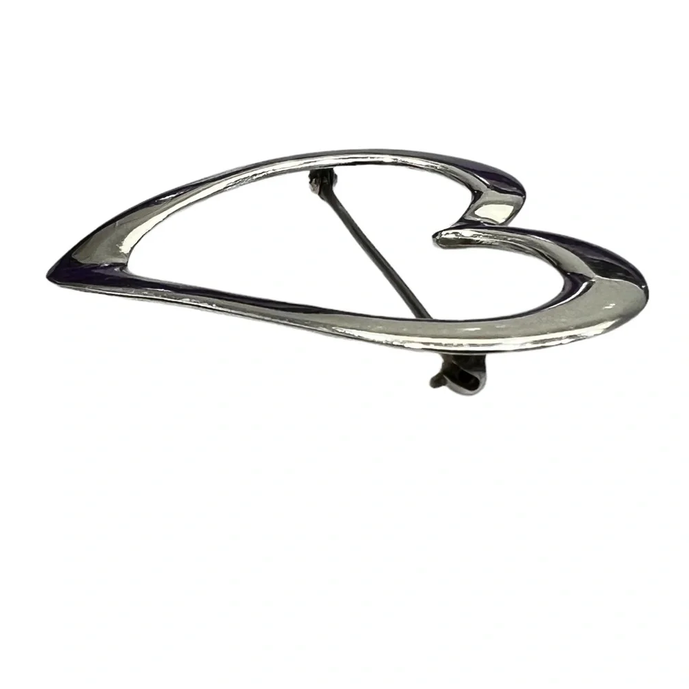 VINTAGE STERLING SILVER OPEN HEART BROOCH
